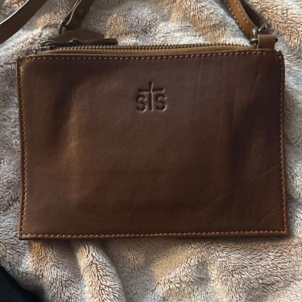STS Ranchwear Kai Stadium Brown Leather Crossbody Wristlet - Picture 2 of 4